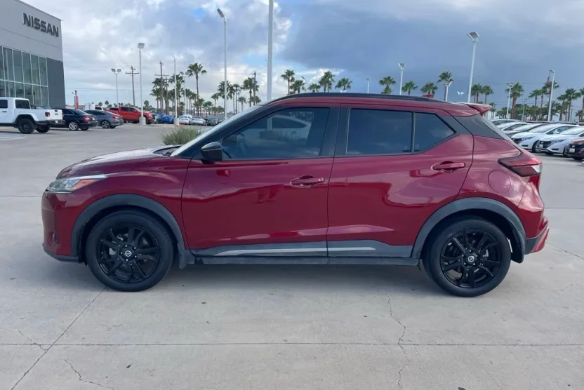 2021 Nissan Kicks SR photo 1