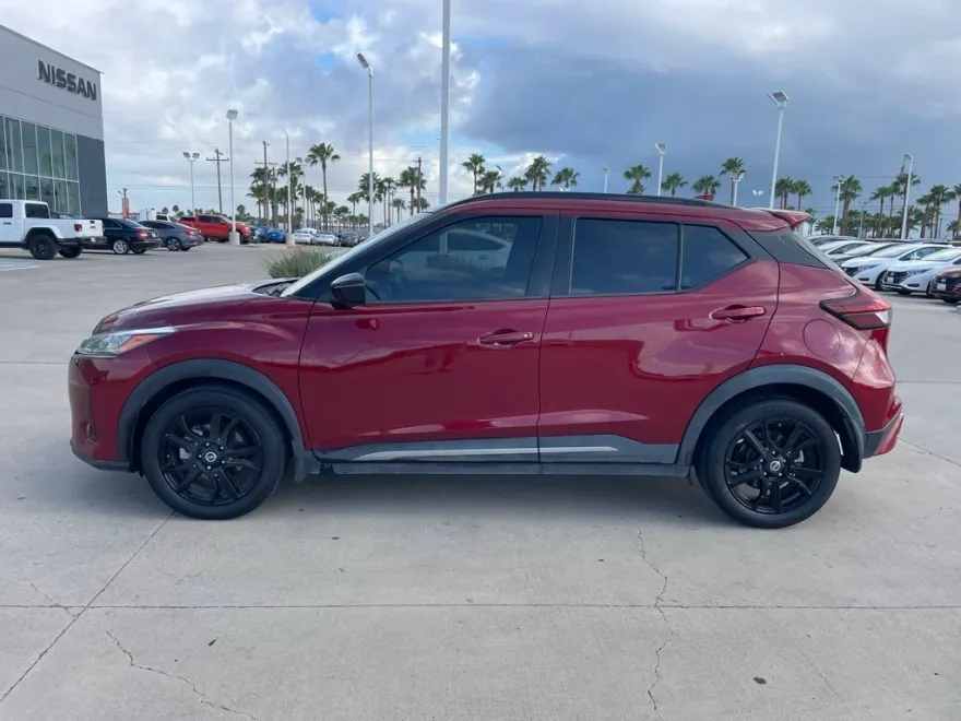 2021 Nissan Kicks SR photo 1