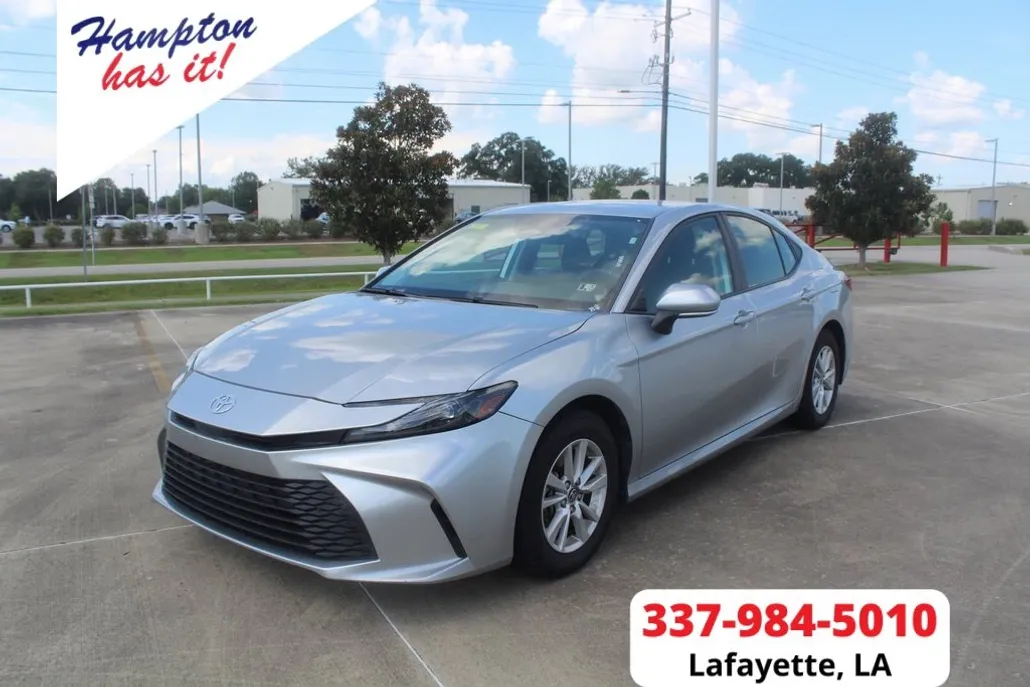2025 Toyota Camry LE photo 1