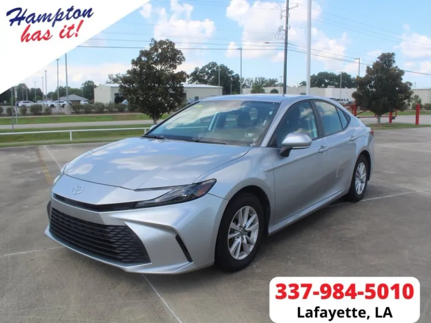 2025 Toyota Camry LE photo 1
