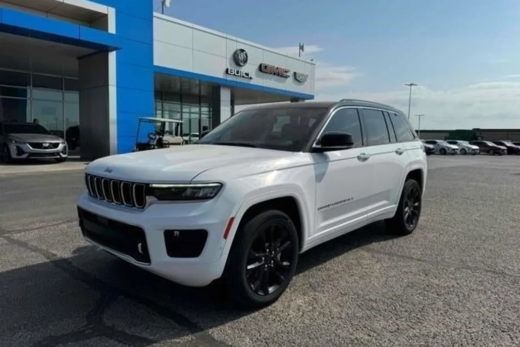 2023 Jeep Grand Cherokee Overland photo 1