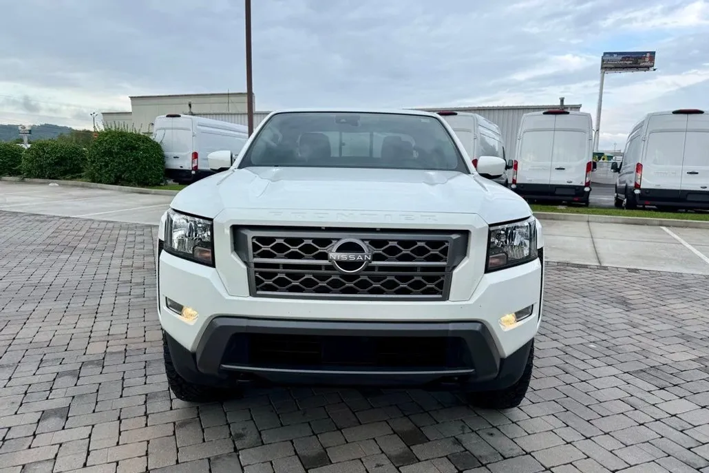 2022 Nissan Frontier SV photo 1