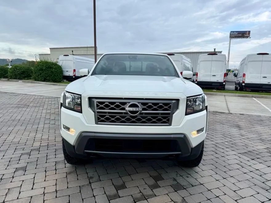 2022 Nissan Frontier SV photo 1