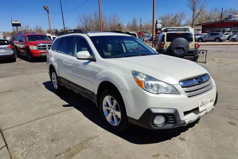 2013 Subaru Outback 2.5i Limited photo 1