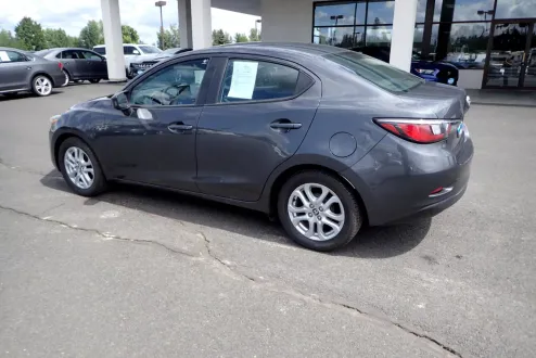 2017 Toyota Yaris iA photo 3