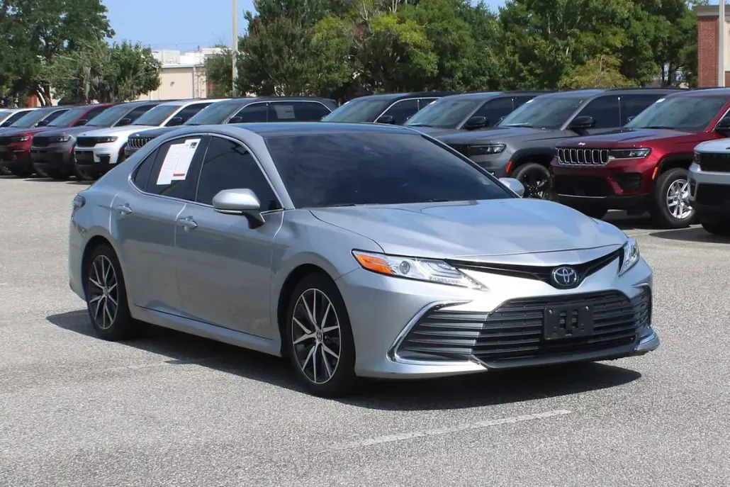 2022 Toyota Camry XLE photo 1
