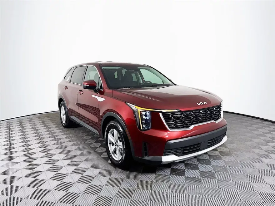 2024 Kia Sorento LX photo 1