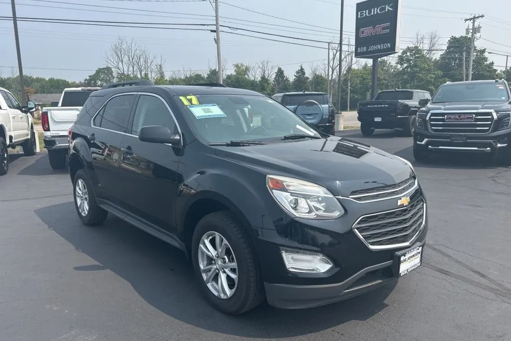 2017 Chevrolet Equinox LT photo 1