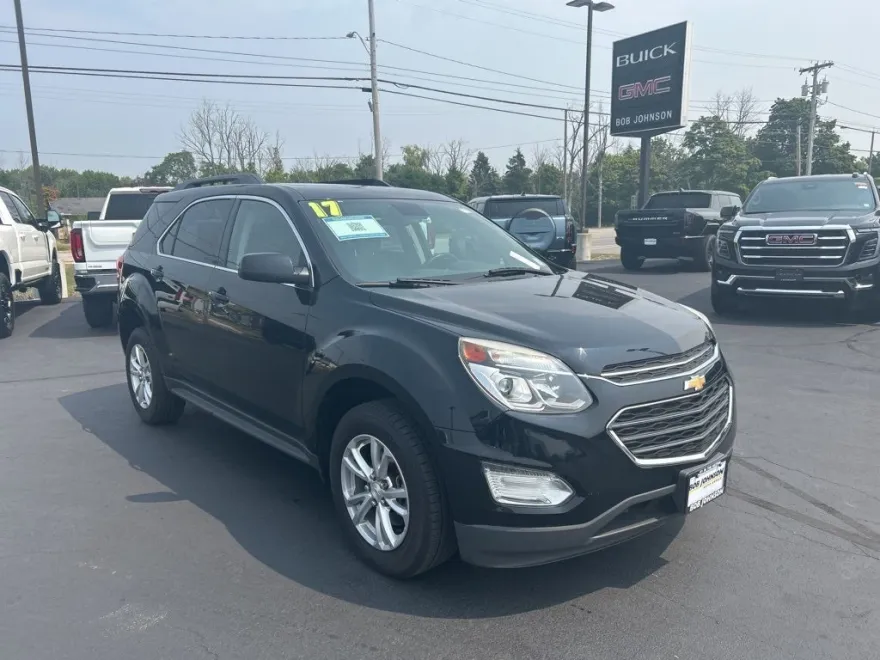 2017 Chevrolet Equinox LT photo 1