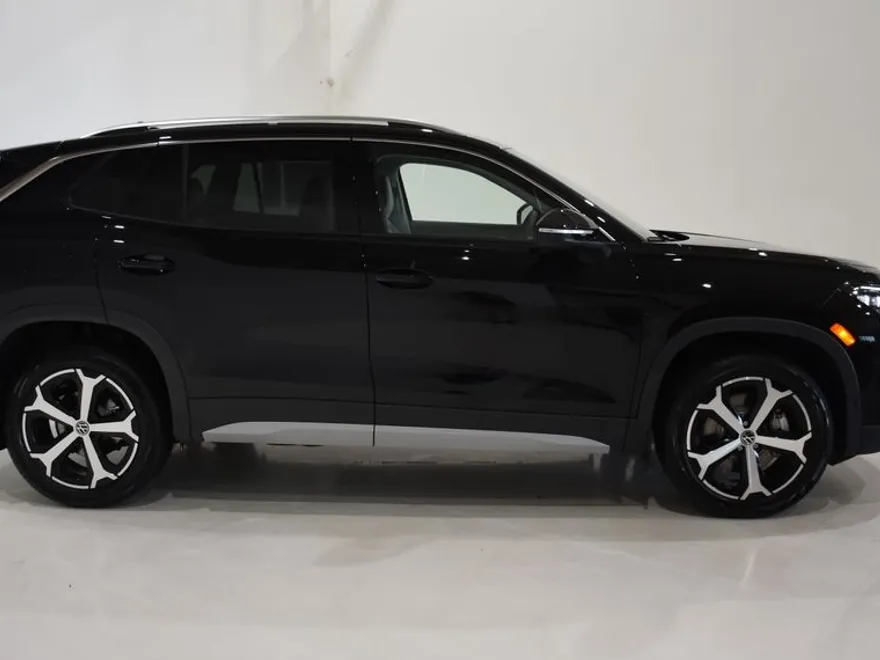 2025 Volkswagen Tiguan SE photo 1