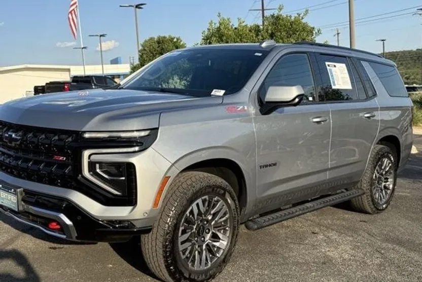 2025 Chevrolet Tahoe Z71 photo 1