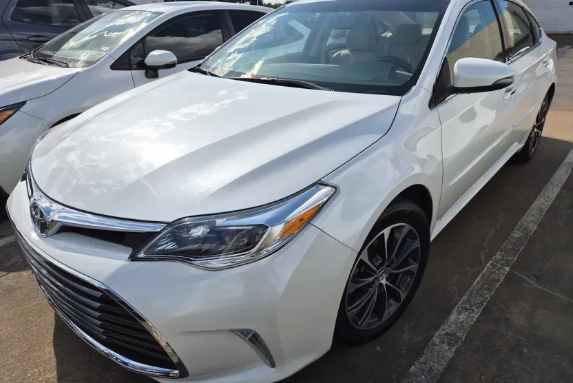 2016 Toyota Avalon XLE Premium photo 1