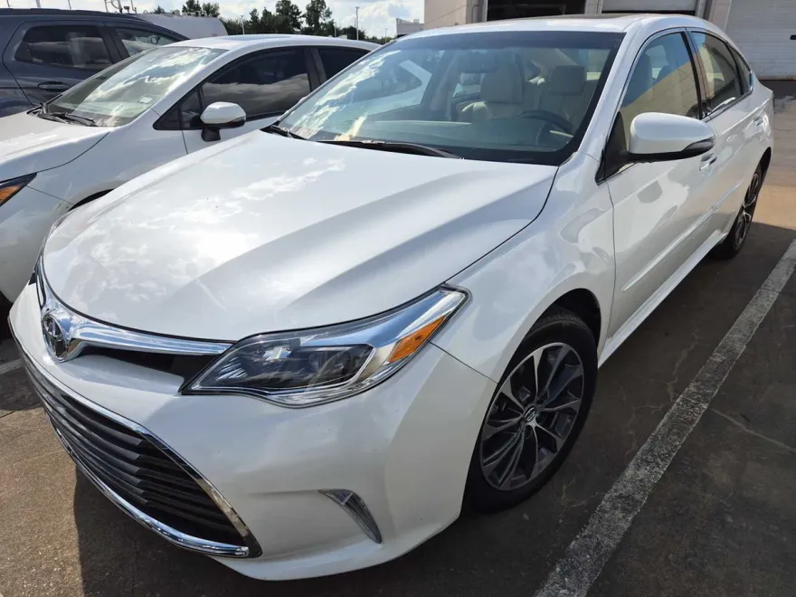 2016 Toyota Avalon XLE Premium photo 1