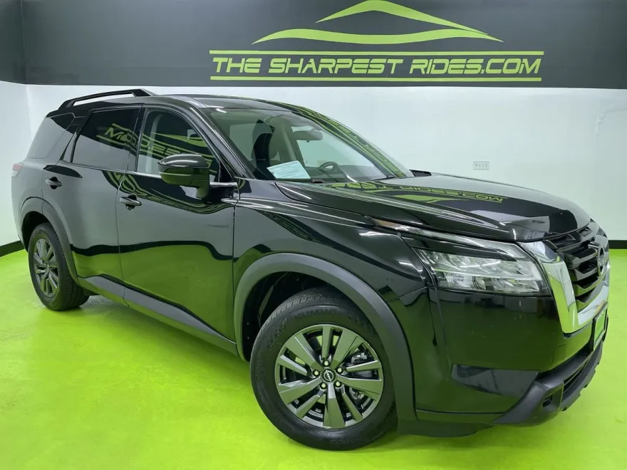 2022 Nissan Pathfinder SV photo 1