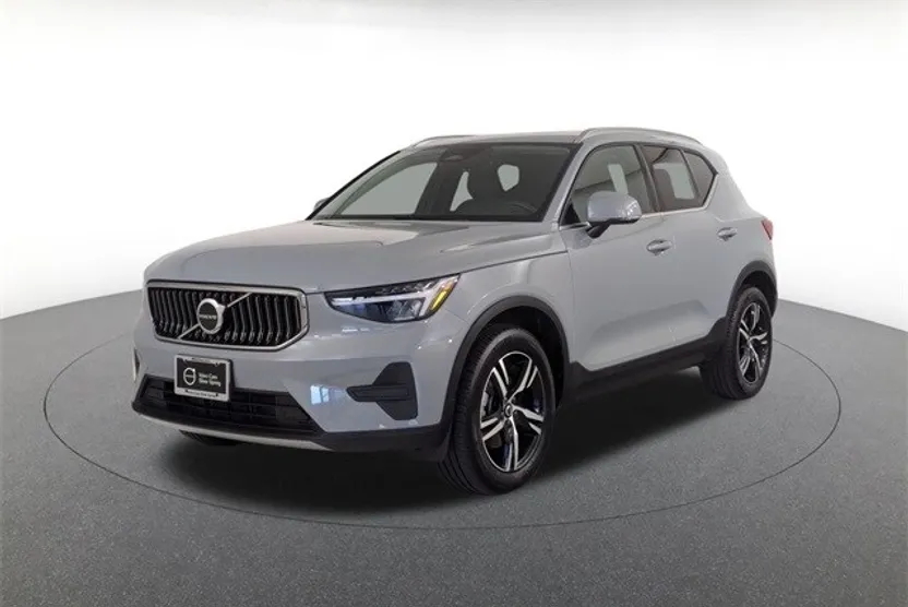 2025 Volvo XC40 Core photo 1
