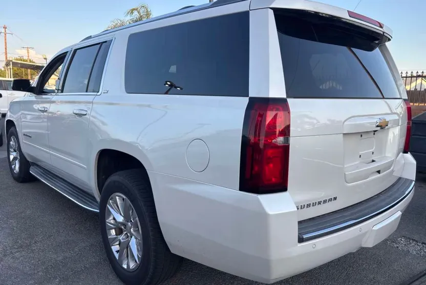 2015 Chevrolet Suburban LTZ photo 1