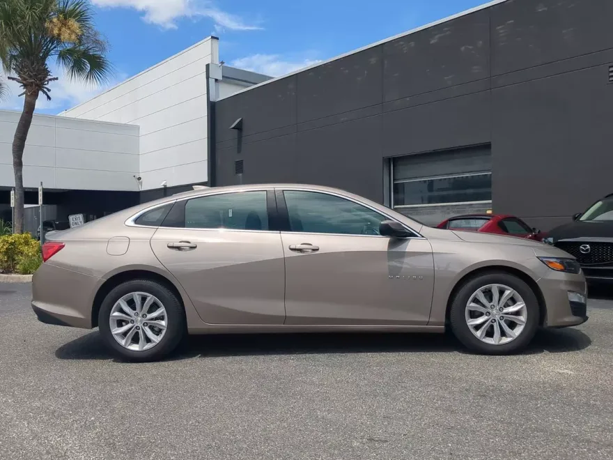 2024 Chevrolet Malibu 1LT photo 1