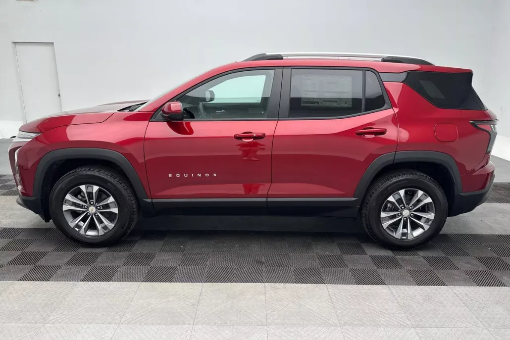 2026 Chevrolet Equinox LT photo 1