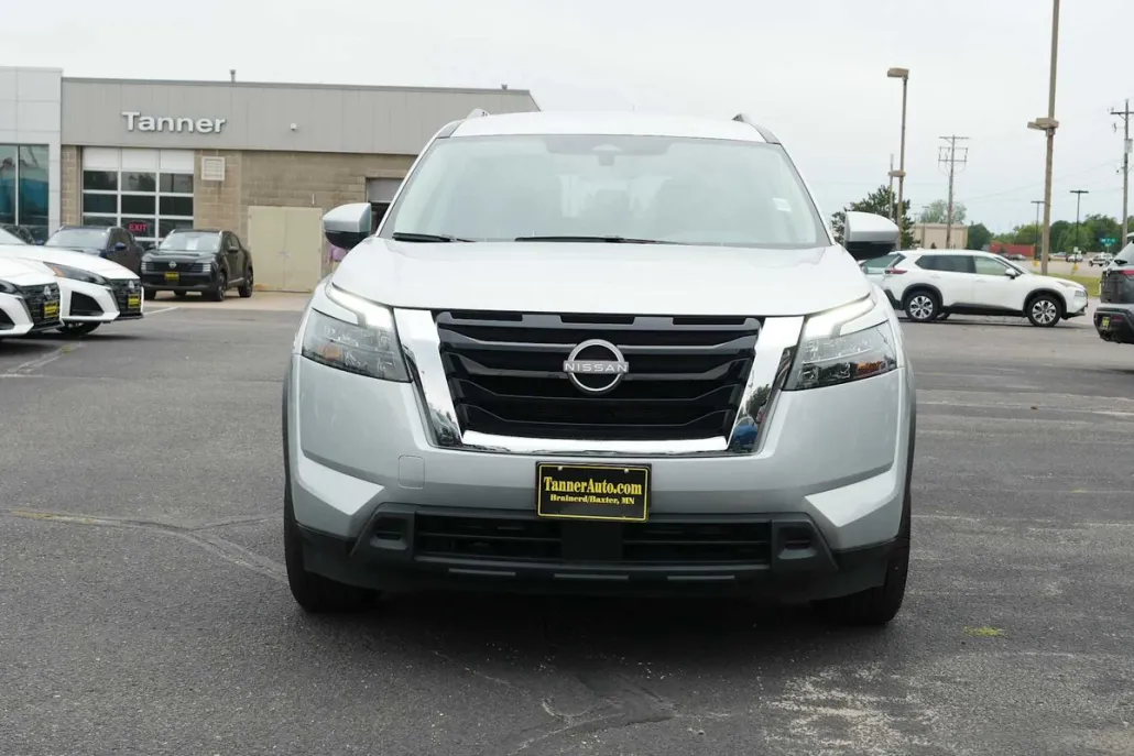 2023 Nissan Pathfinder SV photo 1