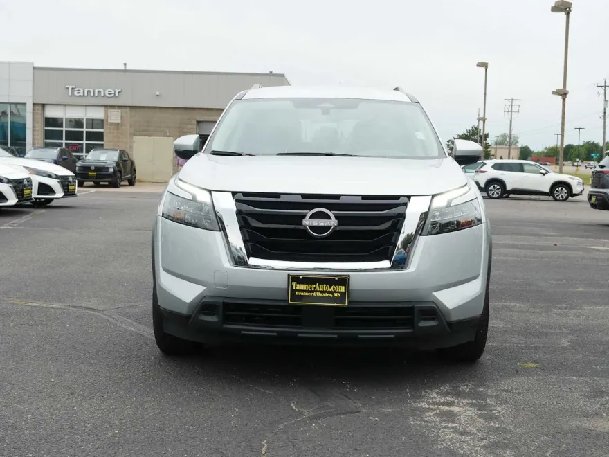 2023 Nissan Pathfinder SV photo 1