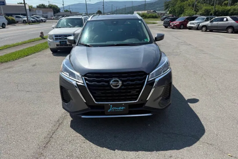 2021 Nissan Kicks SV photo 1