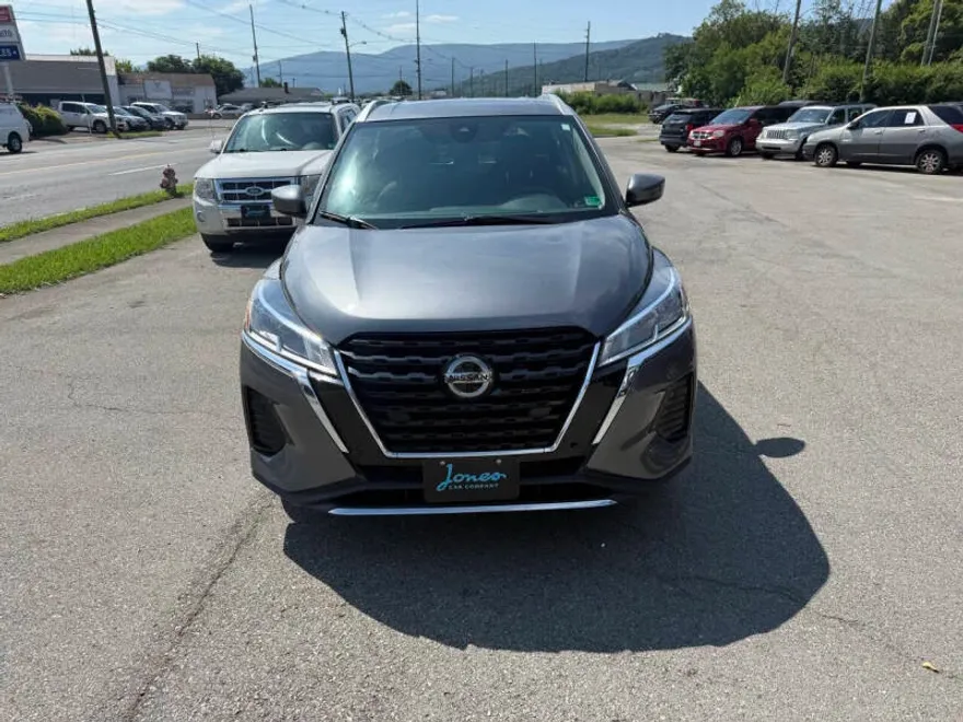 2021 Nissan Kicks SV photo 1