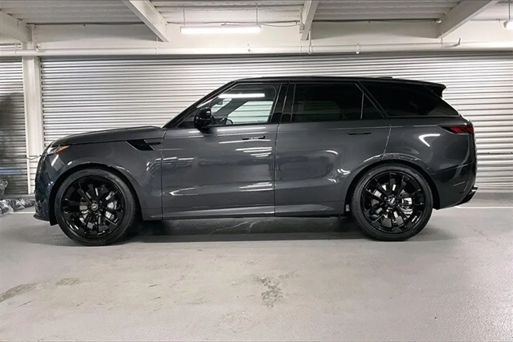 2025 Land Rover Range Rover Sport SE photo 1