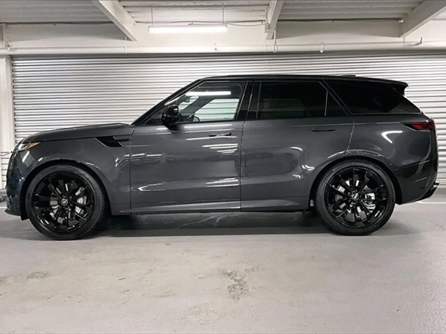 2025 Land Rover Range Rover Sport SE photo 1