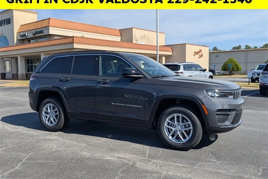 2025 Jeep Grand Cherokee Laredo photo 1