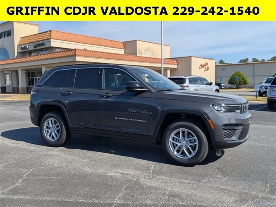 2025 Jeep Grand Cherokee Laredo photo 1