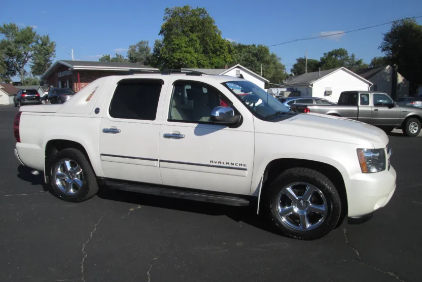 2013 Chevrolet Avalanche LTZ photo 1