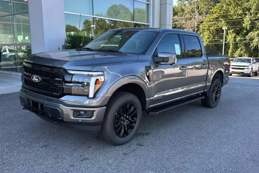 2025 Ford F-150 Lariat photo 1
