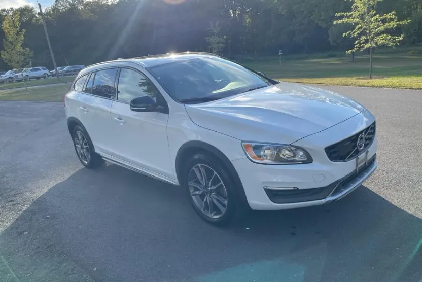 2015 Volvo V60 Cross Country T5 AWD photo 1