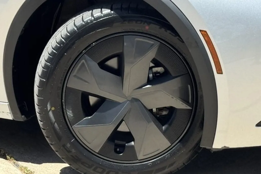 2024 Toyota Prius LE photo 1