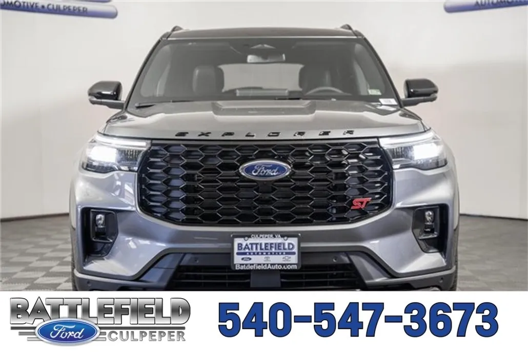 2025 Ford Explorer ST photo 1