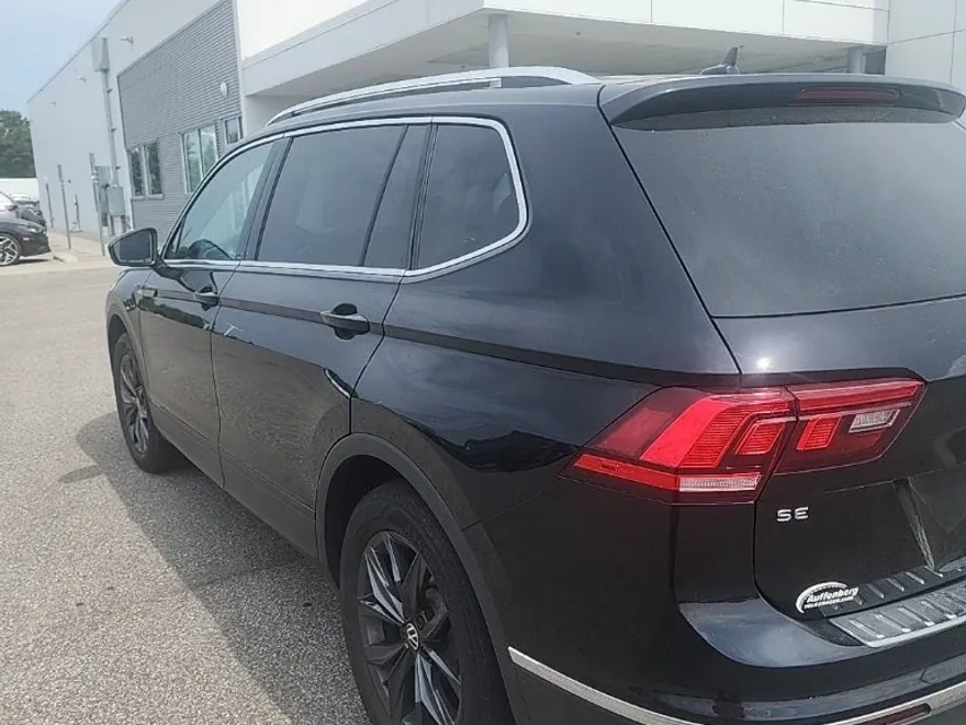 2023 Volkswagen Tiguan SE photo 1