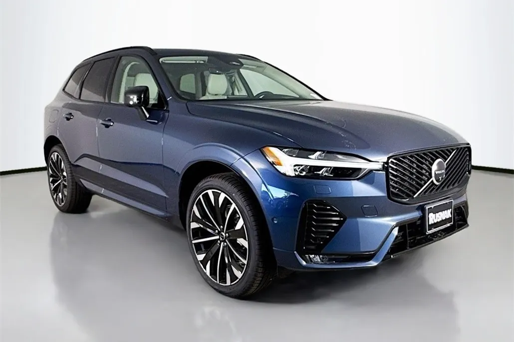 2026 Volvo XC60 B5 photo 1