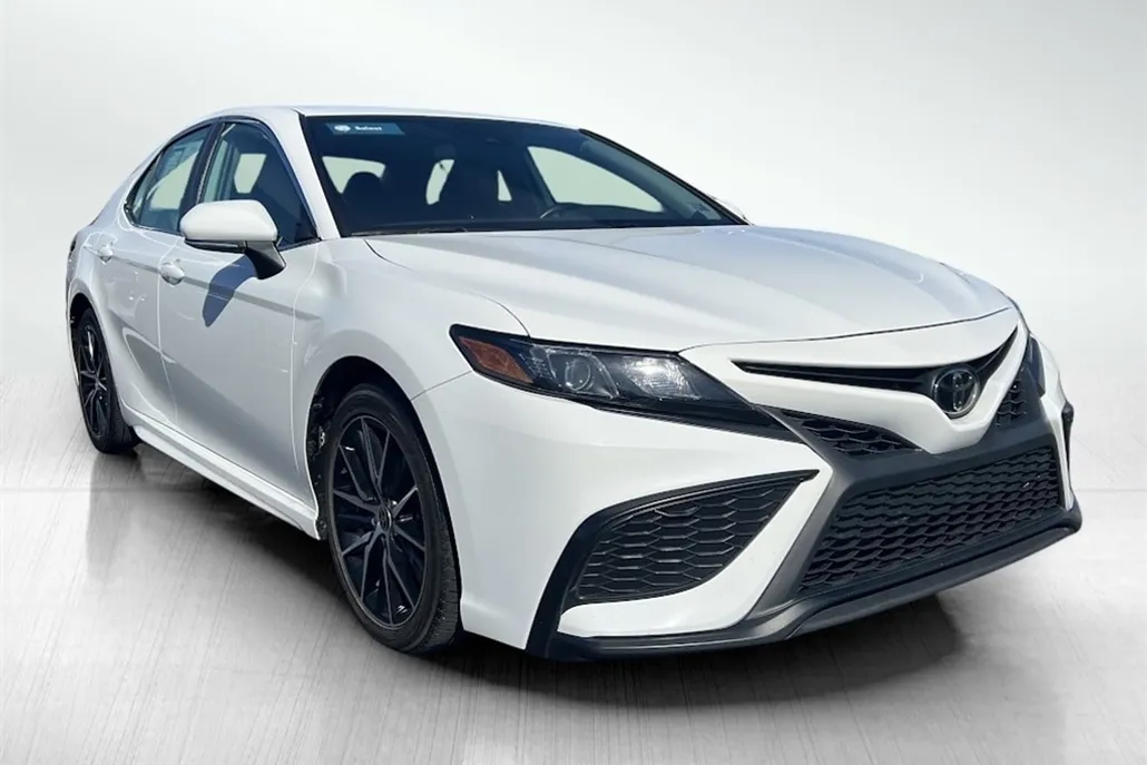 2023 Toyota Camry SE photo 1