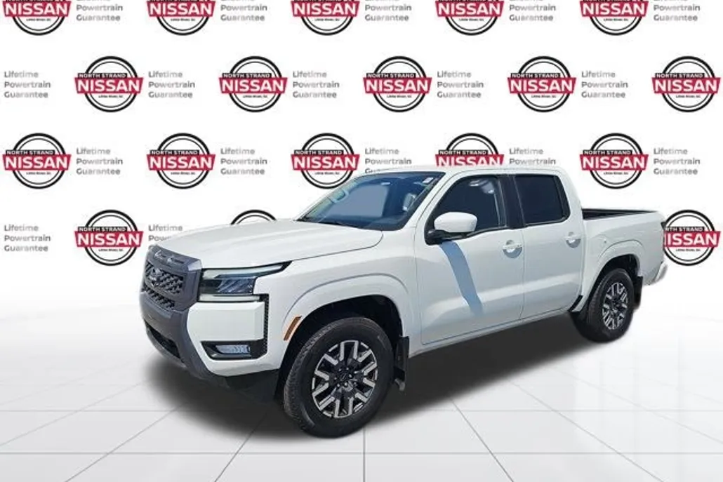 2025 Nissan Frontier SL Crew Cab photo 1