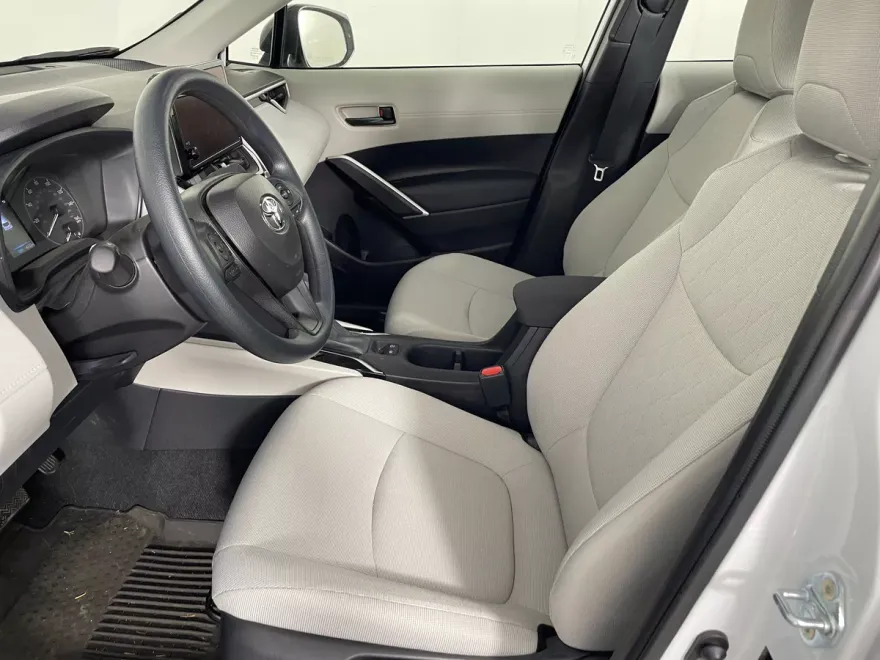 2025 Toyota Corolla Cross L photo 1