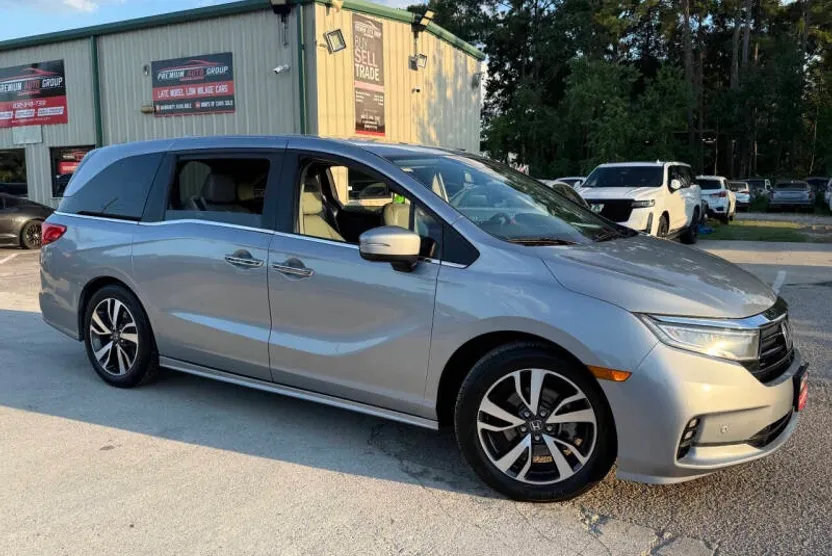 2021 Honda Odyssey Touring photo 1