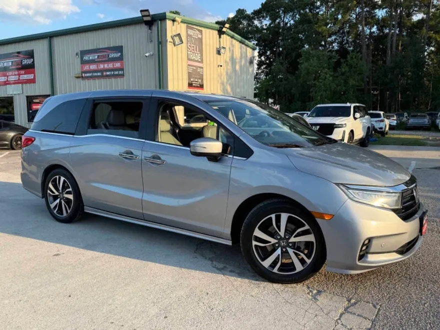 2021 Honda Odyssey Touring photo 1