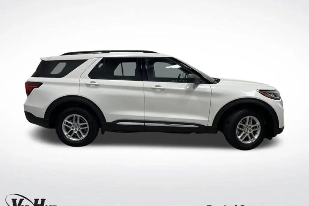 2025 Ford Explorer photo 1