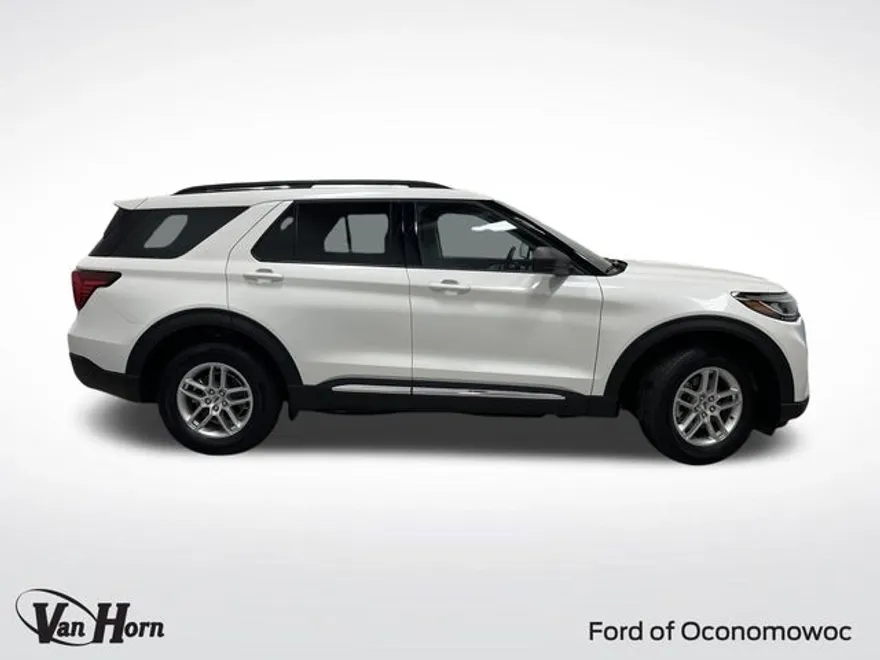 2025 Ford Explorer photo 1