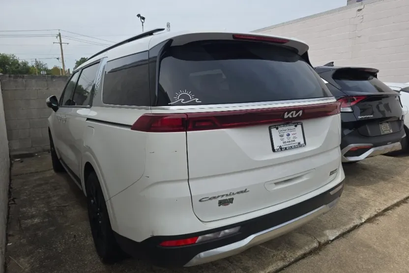 2022 Kia Carnival SX photo 1
