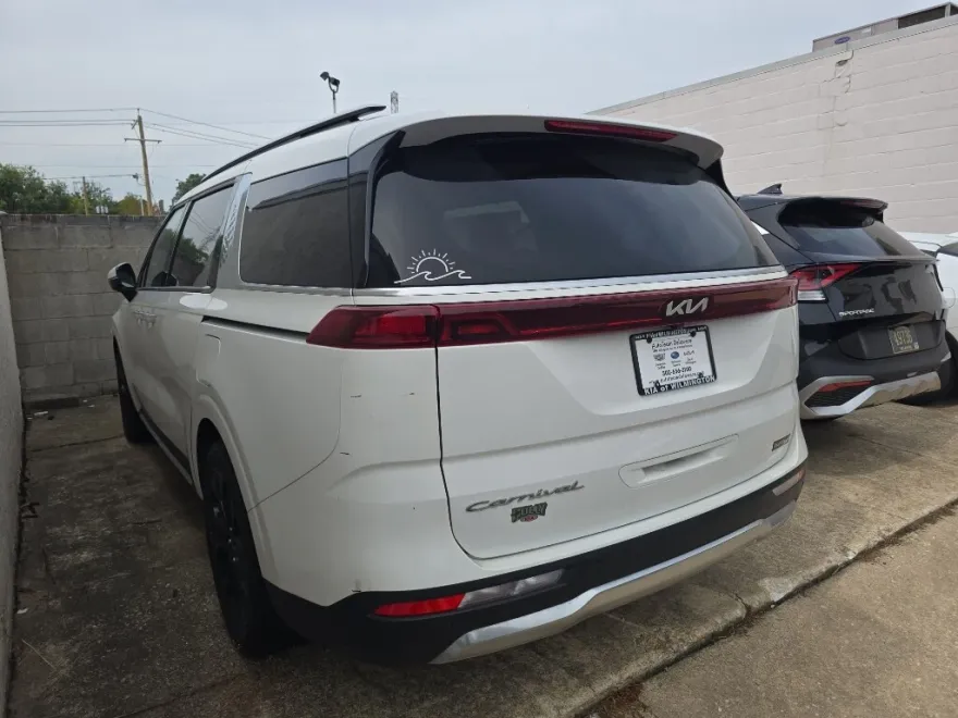 2022 Kia Carnival SX photo 1