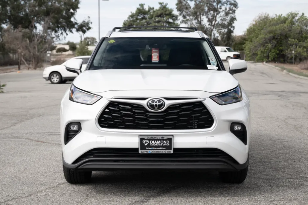 2022 Toyota Highlander XLE photo 1