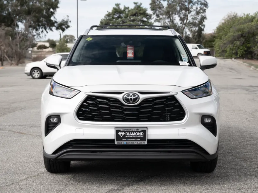2022 Toyota Highlander XLE photo 1
