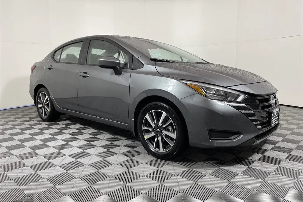 2025 Nissan Versa 1.6 SV photo 1