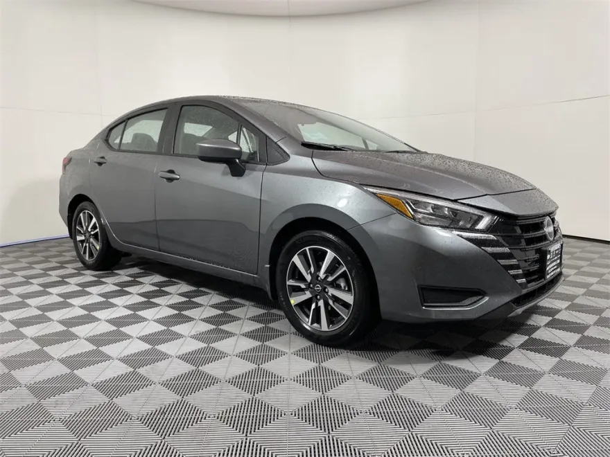 2025 Nissan Versa 1.6 SV photo 1